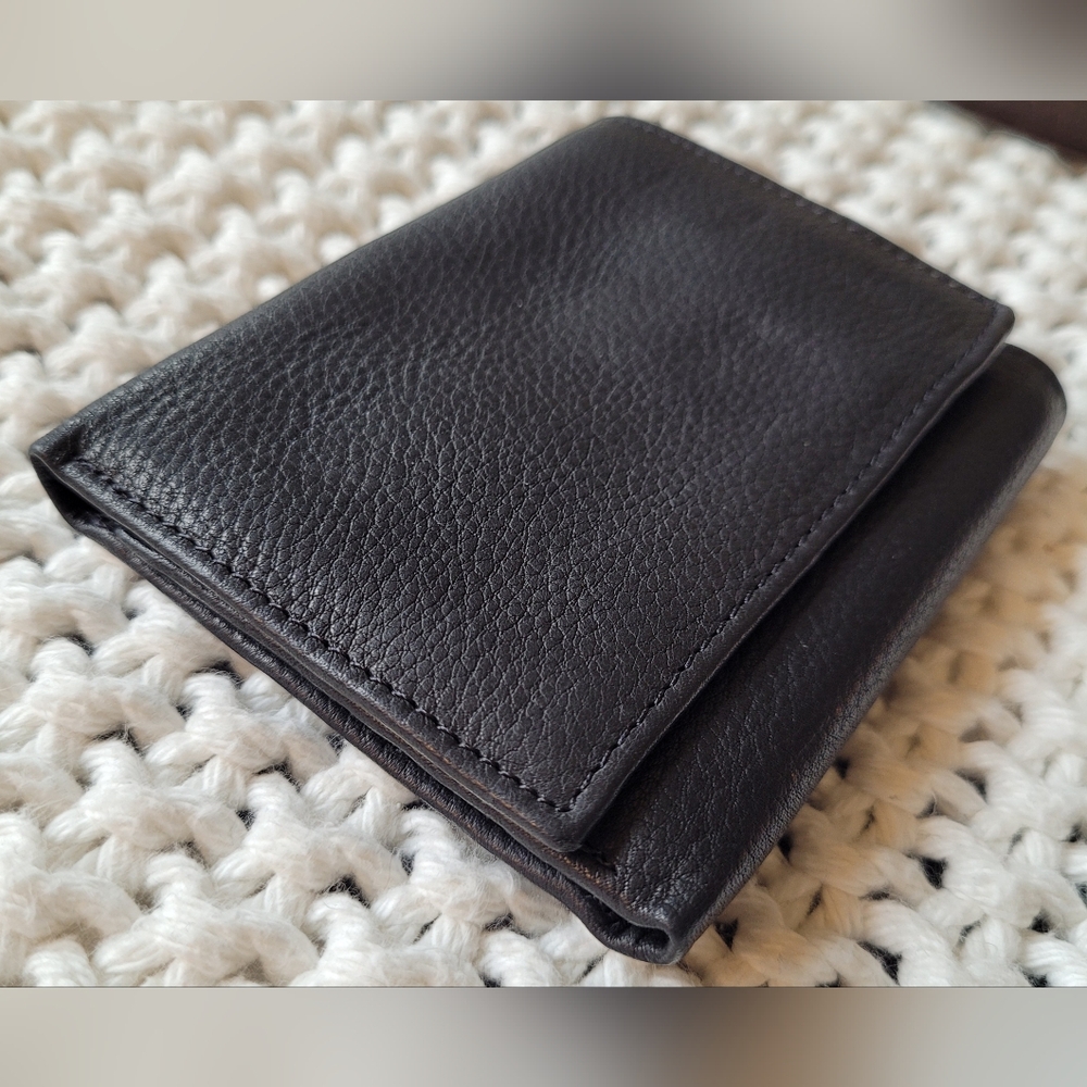 Wilsons Leather Black Pebbled Leather Trifold Wallet